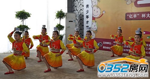 技巧性舞蹈《頂碗舞》