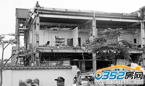 廣州大學城拆遷 商戶爬上屋頂抗議