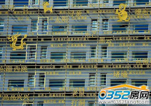 除了十二生肖外 還配有文字故事