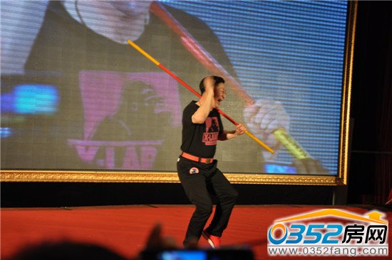 六小齡童老師即興表演猴戲