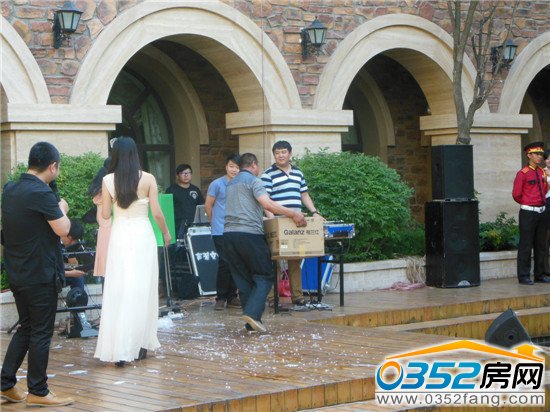 獲獎業主對于獎品愛不釋手