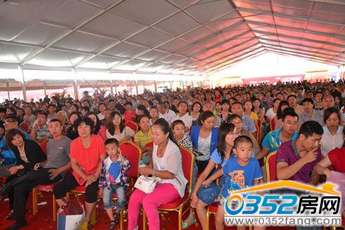 7月27日億豐世貿(mào)中心一期義烏小商品認(rèn)購現(xiàn)場呈現(xiàn)千人到訪盛況