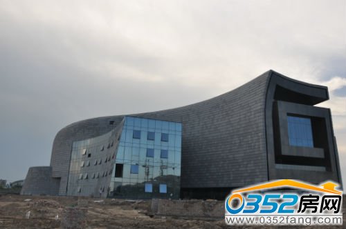 據工作人員介紹博物館正在進行玻璃安裝工作