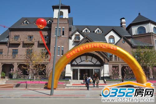 江鴻地產恢弘壯觀樓群