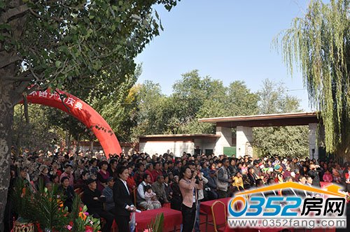 剪彩儀式現(xiàn)場迎來大批尚郡業(yè)主及周圍居民