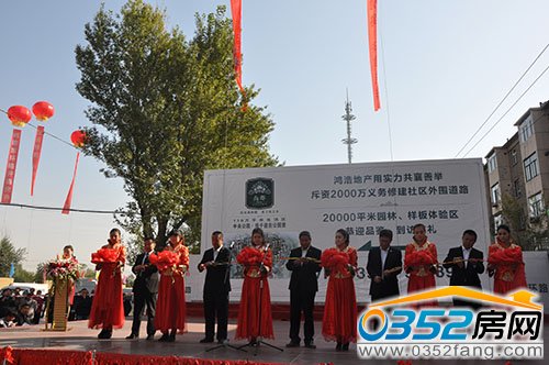 領(lǐng)導(dǎo)上臺 剪彩儀式開始