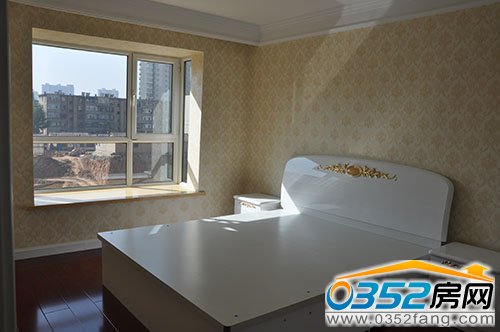 北馨理想城二期94平米樣板間主臥:溫暖幽雅