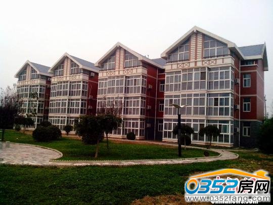 網(wǎng)友稱這處位于臺前縣政府后院的縣領(lǐng)導(dǎo)“官邸”“高端大氣上檔次”。