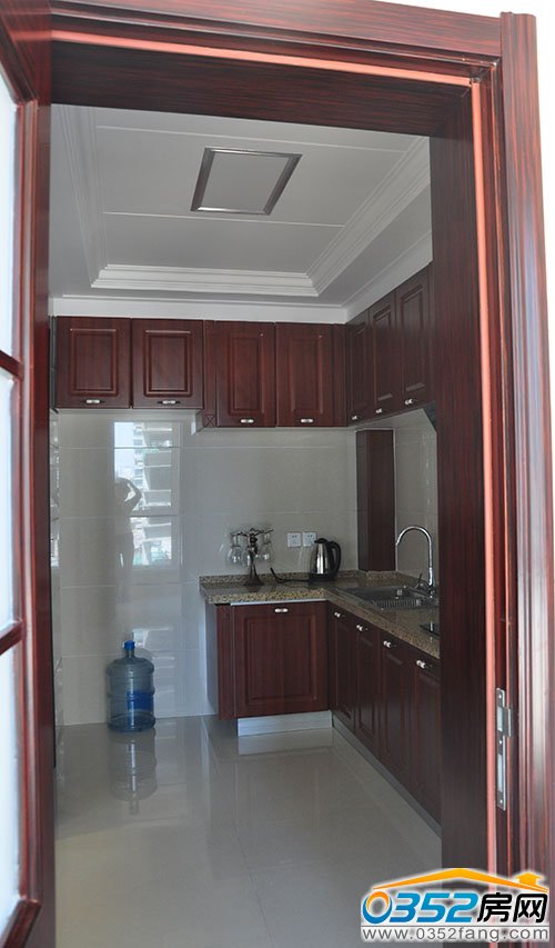 從陽臺角度看廚房