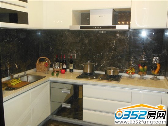 中央美域132.21㎡樣板房——“L”形的廚房