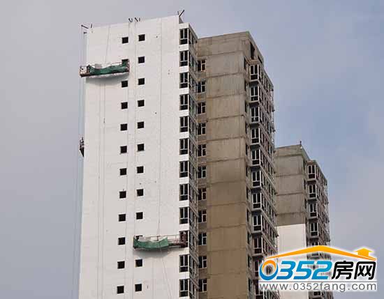 魏都御苑 魏都御苑項目正在貼樓體保溫層