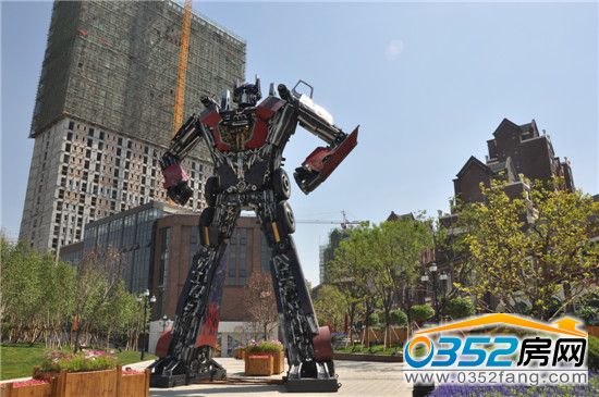 11米高的擎天柱霸氣十足