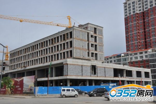 鴻晟廣場A座近景圖(2014.7.8)