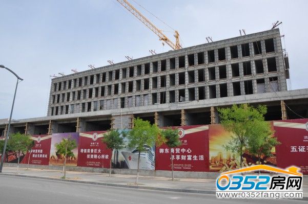 鴻晟廣場B座近景圖(2014.7.8)