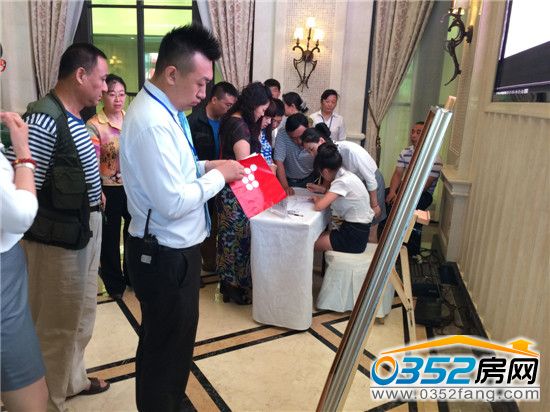 27日倫敦街開盤現場