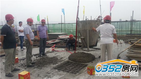 最后一方土運送到樓頂