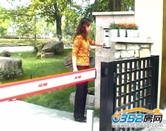 金水灣小區(qū)業(yè)主回家