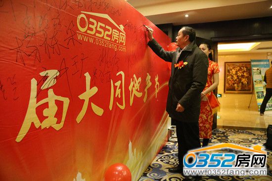 1322015053f1adb0933742.jpg 簽到墻.jpg