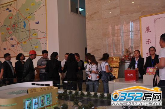 1414541912980468d33501.jpg 有序排隊_副本.jpg