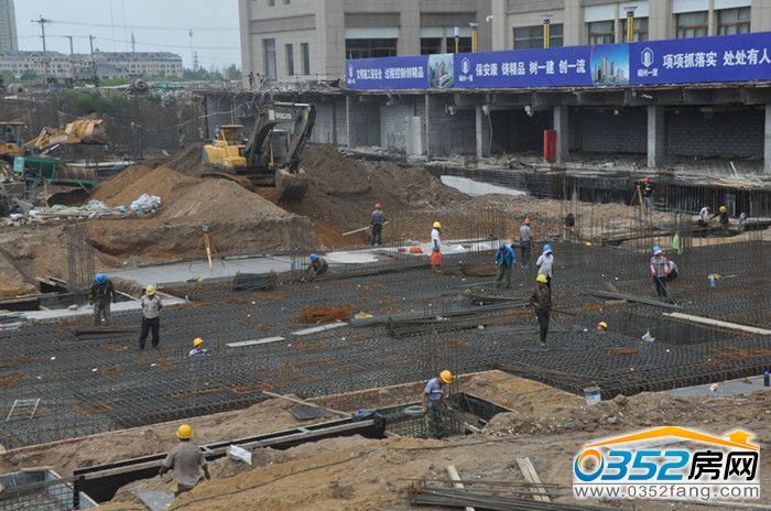 1710110338d35343dd7158.jpg 2016.08.16日8#綁筏板鋼筋_副本.jpg