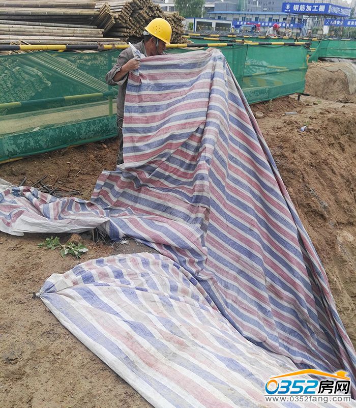 1817015554bf527dfb4158.jpg 工人.jpg