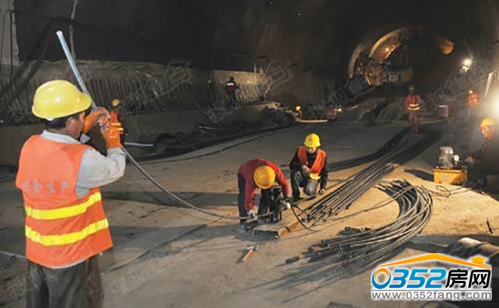 031640350f2f4091ca0745.jpg 工人架鋼結構.jpg