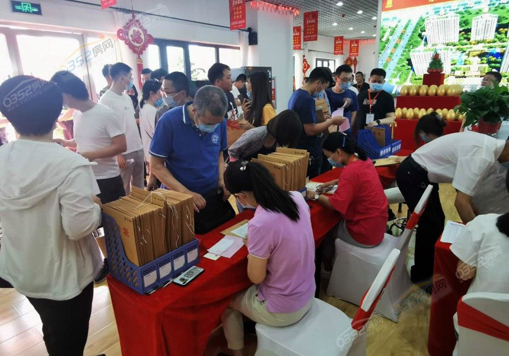 06173607996eeb2f2f5573.jpg 06173607996eeb2f2f5573.jpg