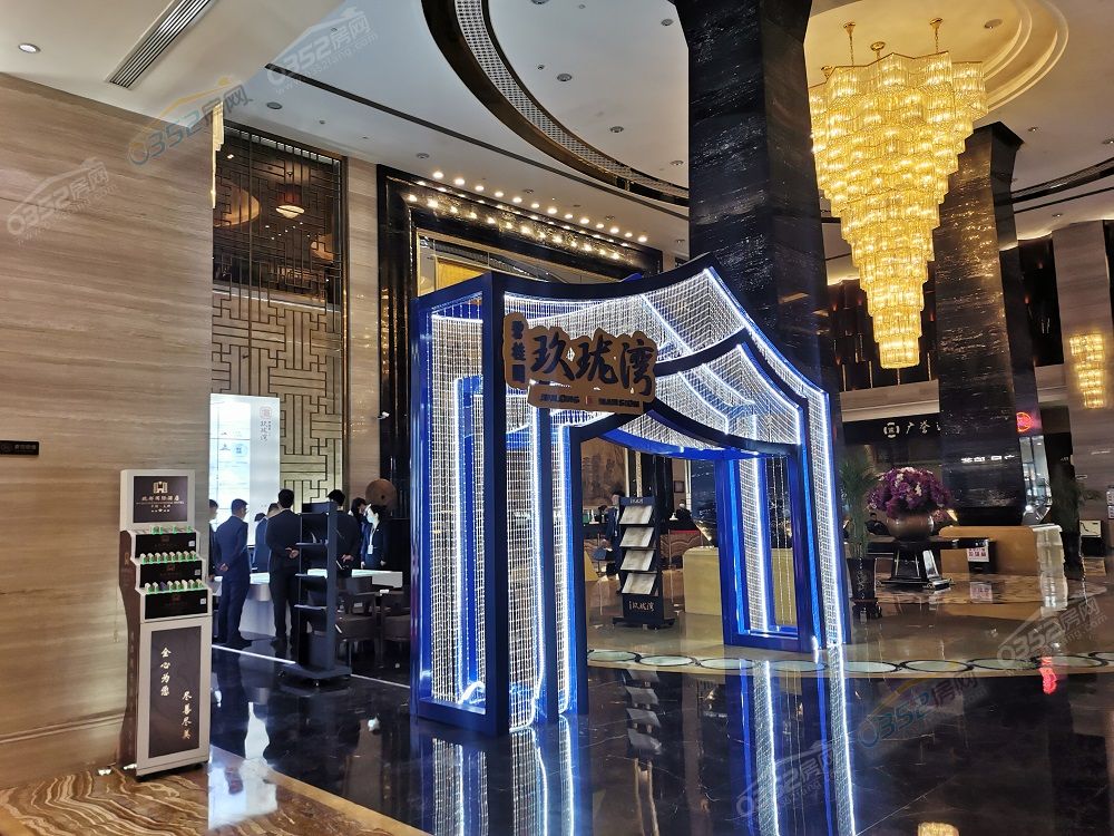 091348125e46bc124b4023.jpg 鍩庡競灞曞巺瀹炴櫙.jpg